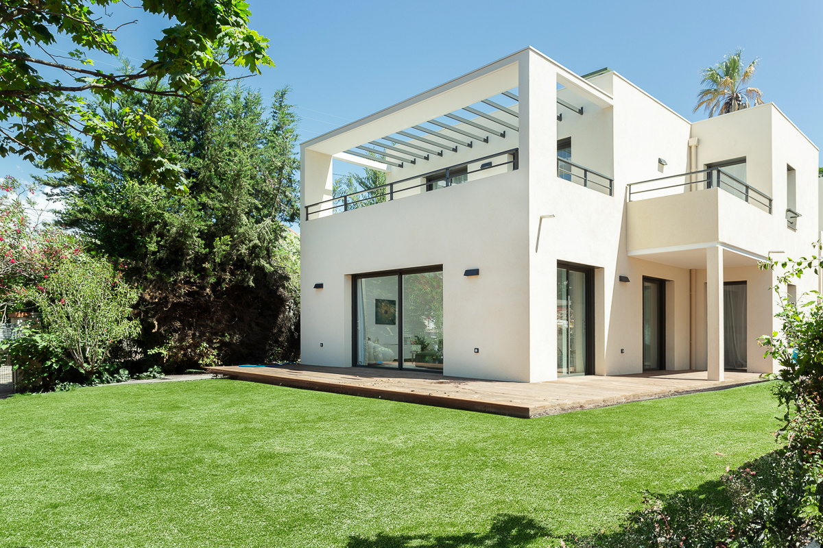 Villa Neuve Duplex T5 de 116 m2, 4 chambres sur jardin clos.